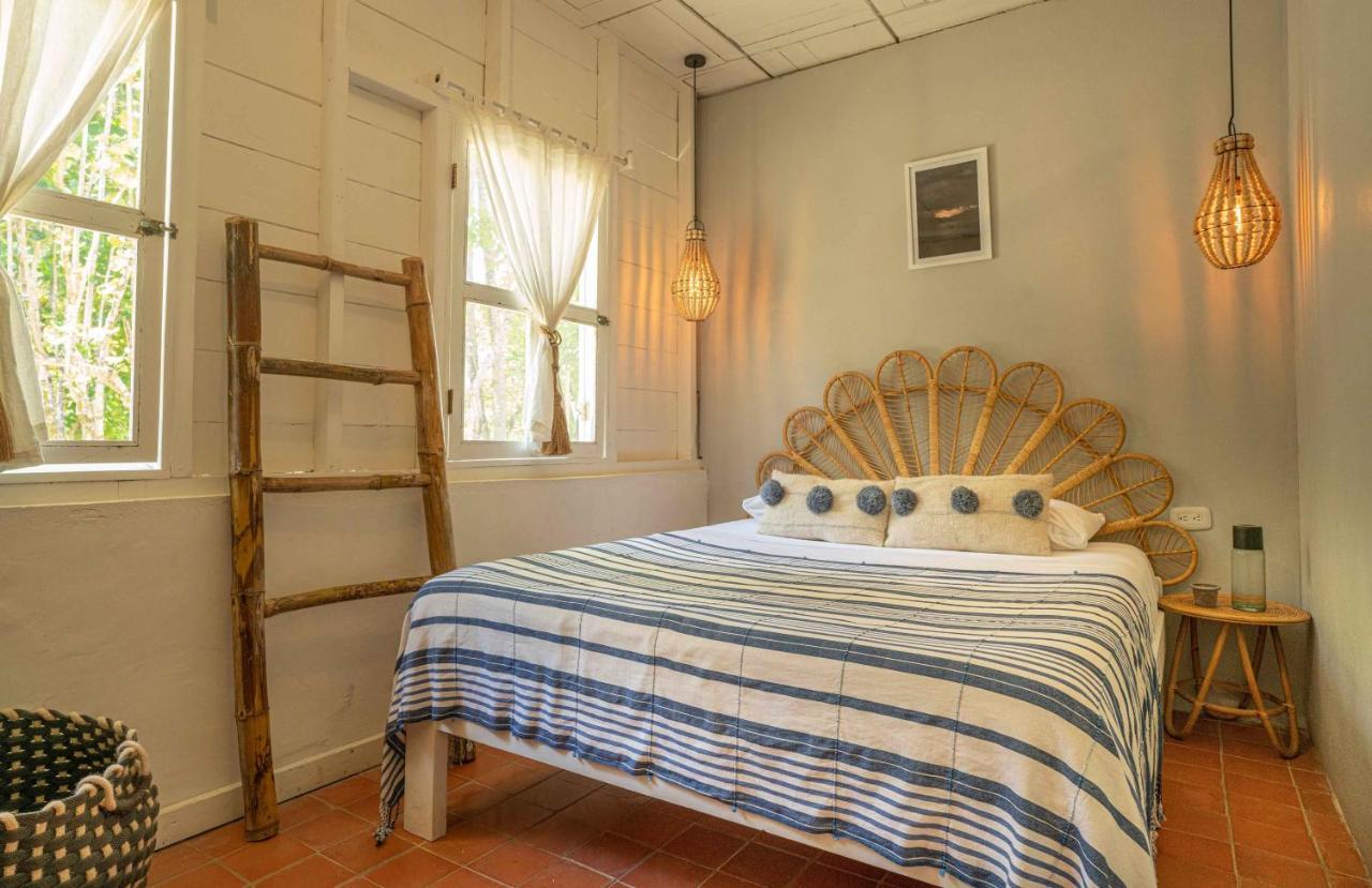 Zunya Bed & Breakfast มัลปัยส์ ภายนอก รูปภาพ