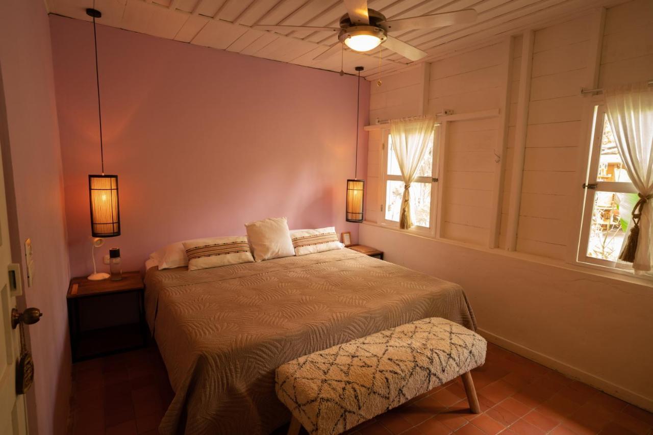 Zunya Bed & Breakfast มัลปัยส์ ภายนอก รูปภาพ